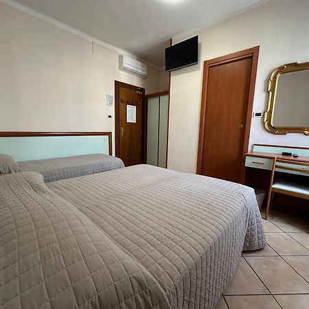 Hotel Svizzera Arma di Taggia Kültér fotó