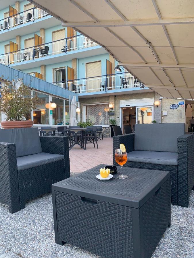 Hotel Svizzera Arma di Taggia Kültér fotó
