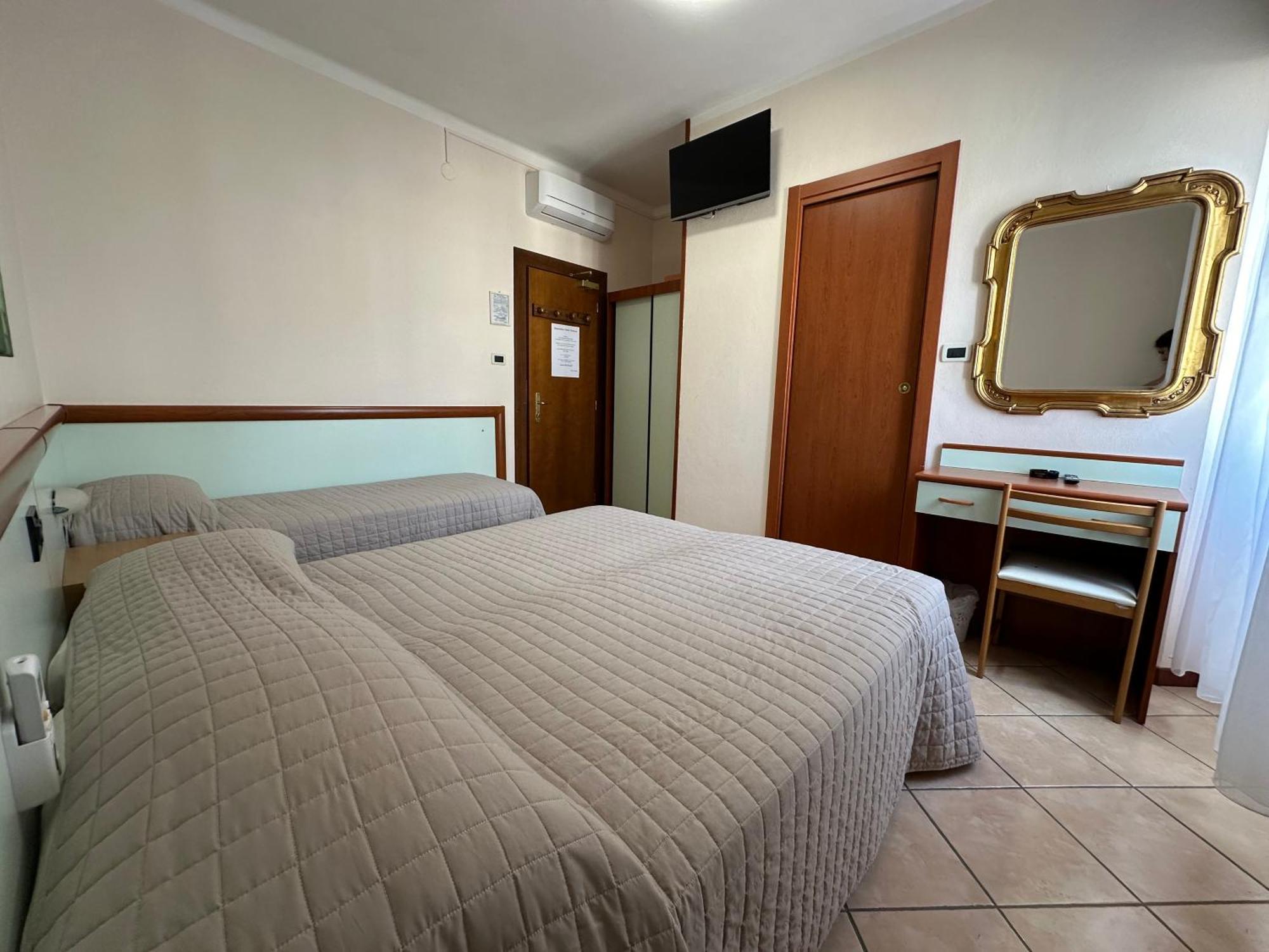 Hotel Svizzera Arma di Taggia Kültér fotó